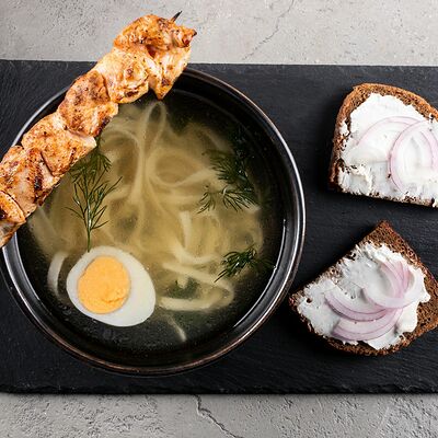 Бульон куриный с шашлычком в Meat bar по цене 280 ₽