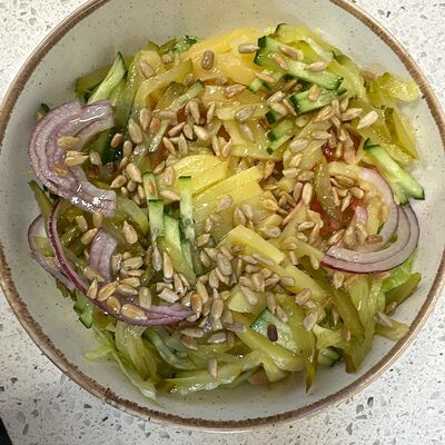 Салат с картофелем и овощами с семенами подсолнечника в Кофеин по цене 290