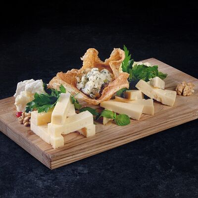 Ассорти Сыров в Лаваш 1 по цене 1000 ₽