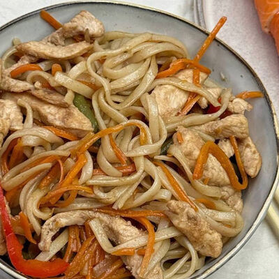 Лапша Wok с курицей в As Pizza по цене 419 ₽