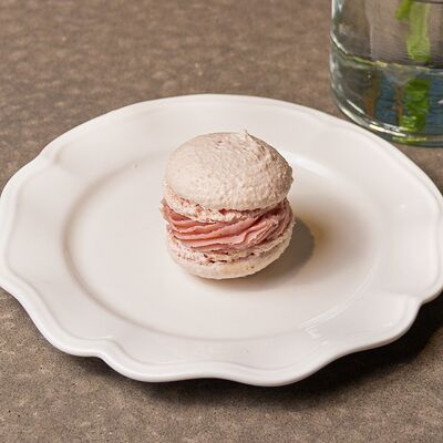 Малина-брусника макарон в Breakfast House по цене 455 ₽