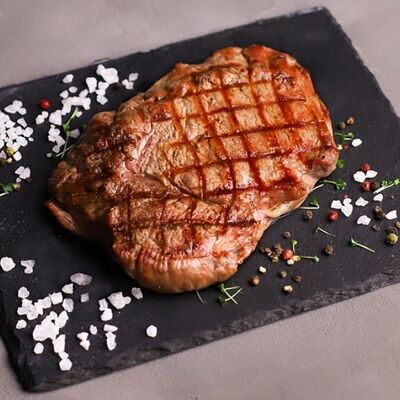 Местный Рибай в Bizon Grill Pub по цене 1241 ₽