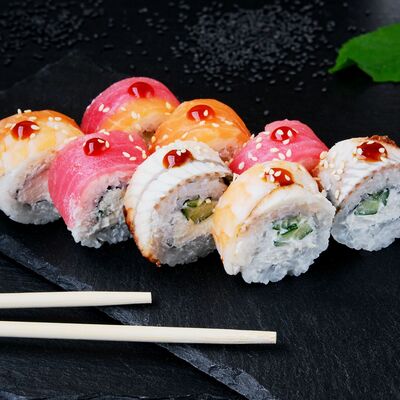 Ролл Радуга в Суши и Роллы по цене 679 ₽