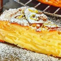 Шарлотка с яблоком в La Pausa