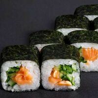Ролл Копченый лосось, огурец в Кафе Мафия