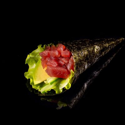 Темаки Спайси Магуро в Yo! curry & sushi по цене 460 ₽