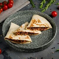 Кесадилья с говядинойв Mon Kitchen