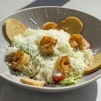 Цезарь с креветкойв Brew Kitchen