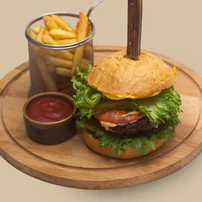 Бургер Техас с говядиной и картофелем фри в Додома по цене 1025 ₽