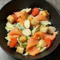 Не Цезарь с копченой семгой в The FOREST restaurant
