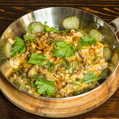 Бефстроганов, трюфельный чеддер, молодой картофель в Трактир Колесо по цене 1078 ₽