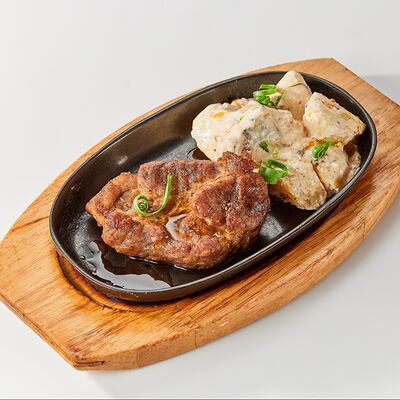 Стейк из свинины с картофелем в Room-cafe по цене 810 ₽