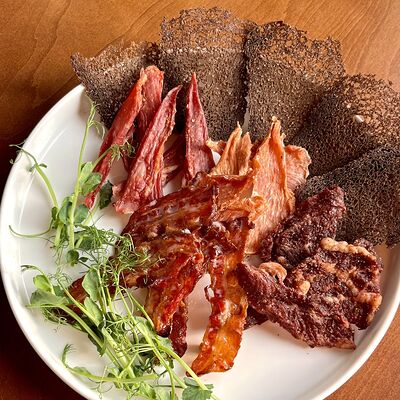 Ассорти джерки в The Legend 84 по цене 1386 ₽