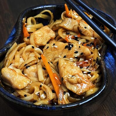 Удон с курицей терияки в Ohasi по цене 450 ₽