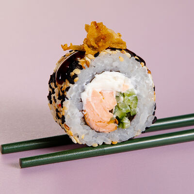 Ролл с лососем в Фуди Люди по цене 679 ₽