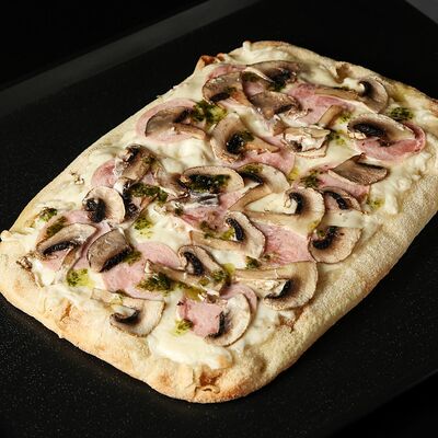 Пицца Ветчина грибы в Танояки по цене 810 ₽