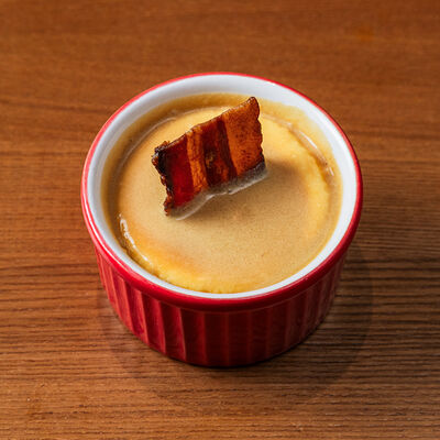 Чизкейк с солёной карамелью и беконом в Горячо по цене 560 ₽