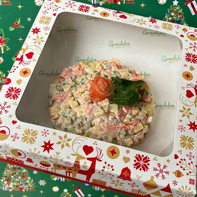 Салат Оливье с лососем 1 кг в Grechka по цене 2500 ₽