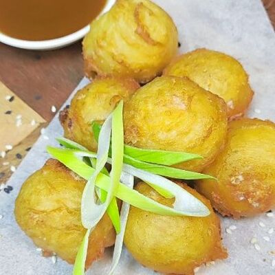 Три сыра - Бекон с манговым соусом в Изуми по цене 495 ₽