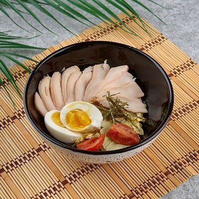 Тайский салат с курицей в Братья Ву по цене 300 ₽