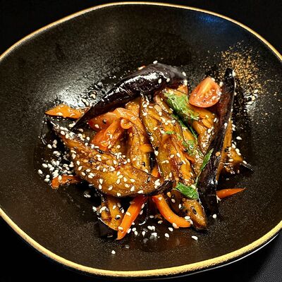 Салат из баклажанов в Singapore Premium по цене 270 ₽