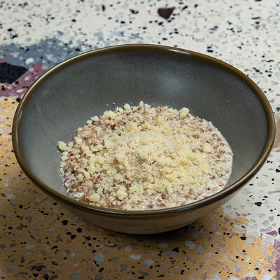 Гречка с пармезаном, голубым сыром и кешью муссом в Pink milk x Lift по цене 640 ₽