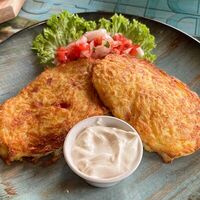 Драники с беконом и томатами конкассе в Буфет