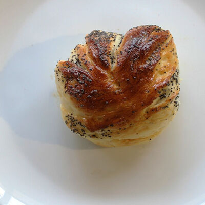 Булочка с маком в Джон Вкусный по цене 7000 ₽