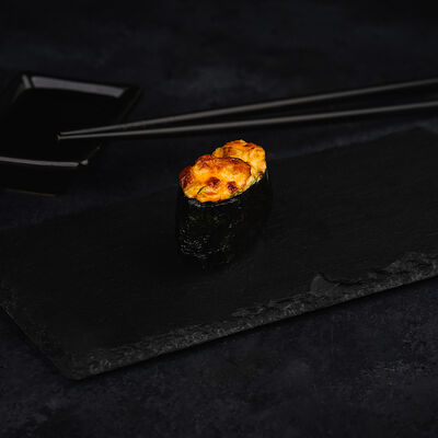 Гункан запеченный унаги спайси в Суши D’Маш по цене 180 ₽