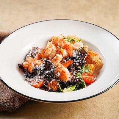 Салат Цезарь с тигровыми креветками в Компот по цене 640 ₽