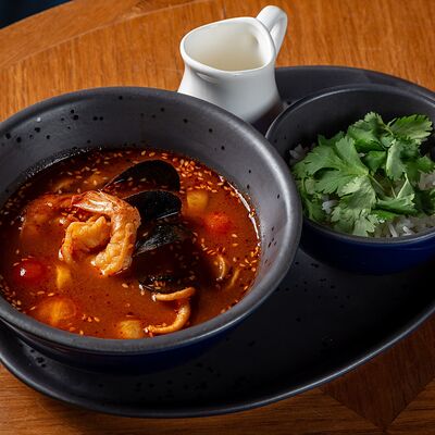 Том ям с креветками, мидиями и кальмаром в Brasserie Lambic по цене 990 ₽