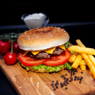 Бургер говяжий в Шаурма Хаус по цене 530 ₽