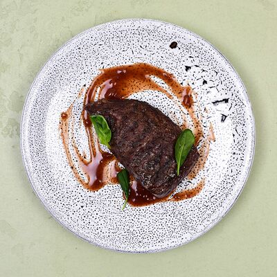 Стейк Трай Тип с красным вином в Пармезан и пури по цене 620 ₽