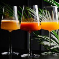 Свежевыжатый сок в ассортименте в More More