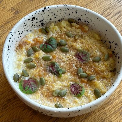 Каша пшенная с запеченной тыквой, корицей и медом в Кофеин по цене 269 ₽