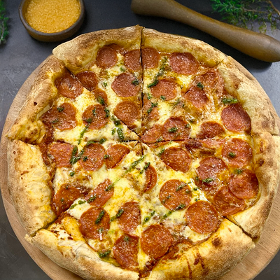 Пицца Пепперони 30 см в Grillwood по цене 870 ₽