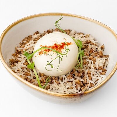 Гречневая сытная каша с пармезаном и яйцом пашот в ОГОРОДБАР по цене 275 ₽