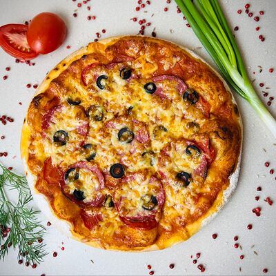 №10 Пицца Salami в Батон и булка по цене 561 ₽