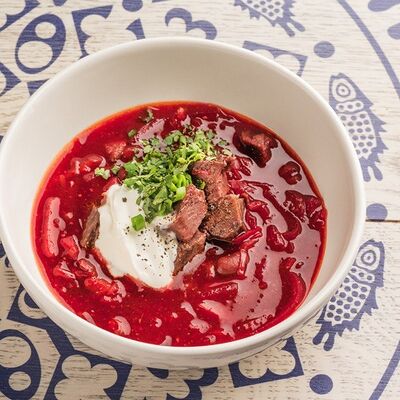 Борщ с красной фасолью и говяжьей грудинкой в Дзеими по цене 318 ₽