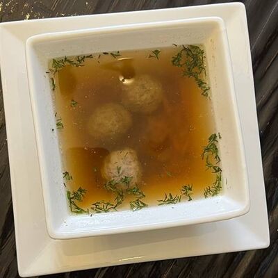 Бульон куриный с фрикадельками в Длинный нос по цене 220 ₽