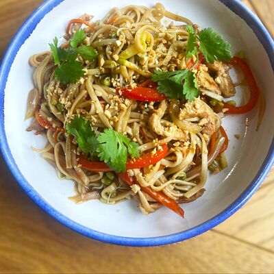 Лапша с подкопчённым цыпленком в Смокер по цене 470 ₽