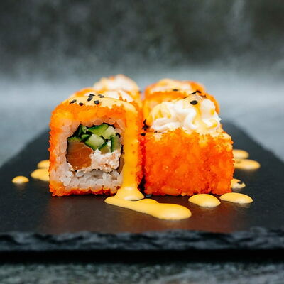 Ролл Нежный лосось в Суши шеф по цене 480 ₽