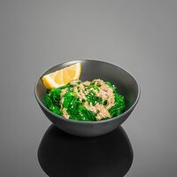 Салат чука в Roll & Wok