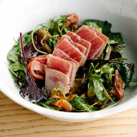 Салат тунец, печеный картофель в Эклерная: кофе и сладости