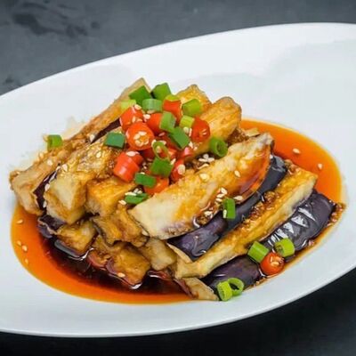 Баклажан под острым соусом в J.Z. Peking Duck по цене 950 ₽