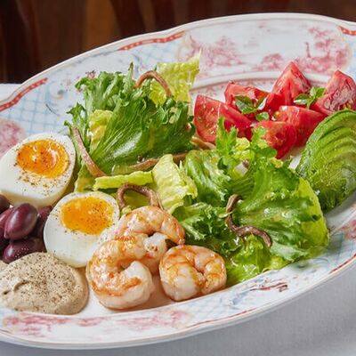 Салат с авокадо и креветками в Сапфир Premium HITS & GRILL по цене 850 ₽