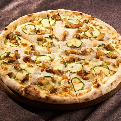 Пицца с индейкой и грибами в База по цене 1690 ₽