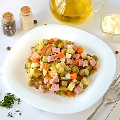 Салат Оливье в Хлебница по цене 152 ₽