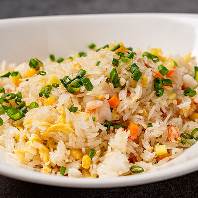 Жареный рис по-янчжоуски в Soluxe Club по цене 1100 ₽