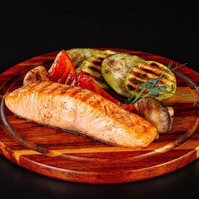 Стейк из лосося в MOS Lounge & Bar по цене 1300 ₽